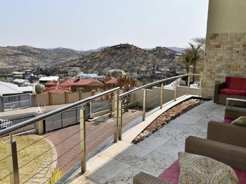 Discover this exceptional 949 sqm home set on1338 sqm erf in sought-after Ludwisdorf. - Photo 3