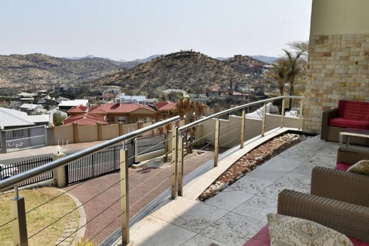 Discover this exceptional 949 sqm home set on1338 sqm erf in sought-after Ludwisdorf. - Photo 3