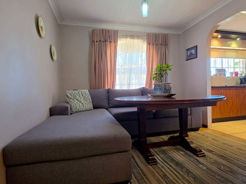 4 Bedroom House For Sale in Glenvista - Photo 9