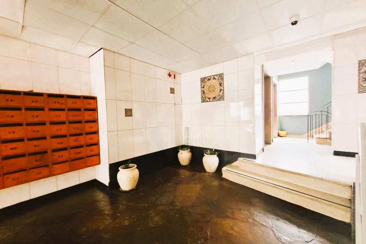 South Beach Apartment  - Lock up and go!! - Photo 2