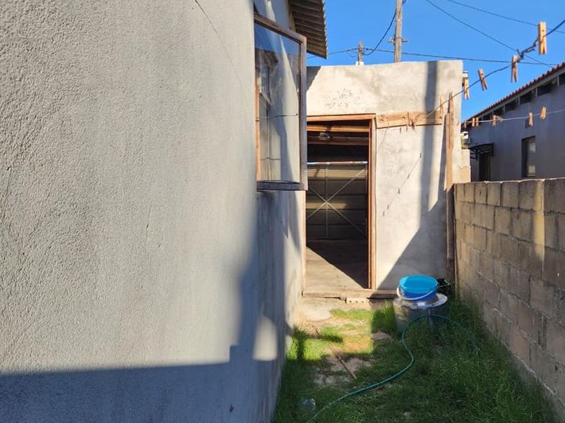 Charming 2 Bedroom House for Sale in Makhaza - Photo 7