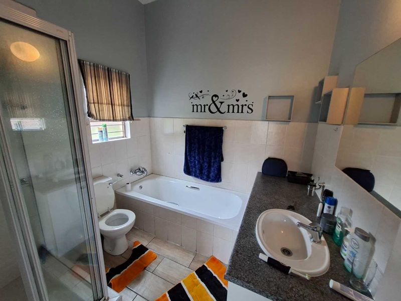 INVESTMENT DREAM OR PERFECT STARTER HOME - Photo 5