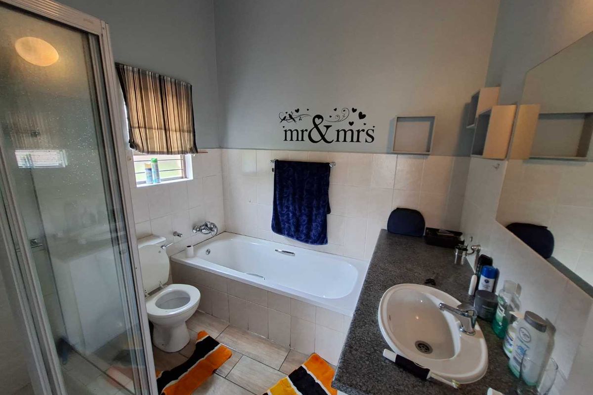 INVESTMENT DREAM OR PERFECT STARTER HOME - Photo 5
