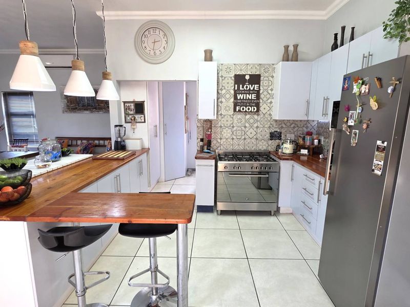 4 Bedroom Entertainers House in Seasons Estate - Photo 8