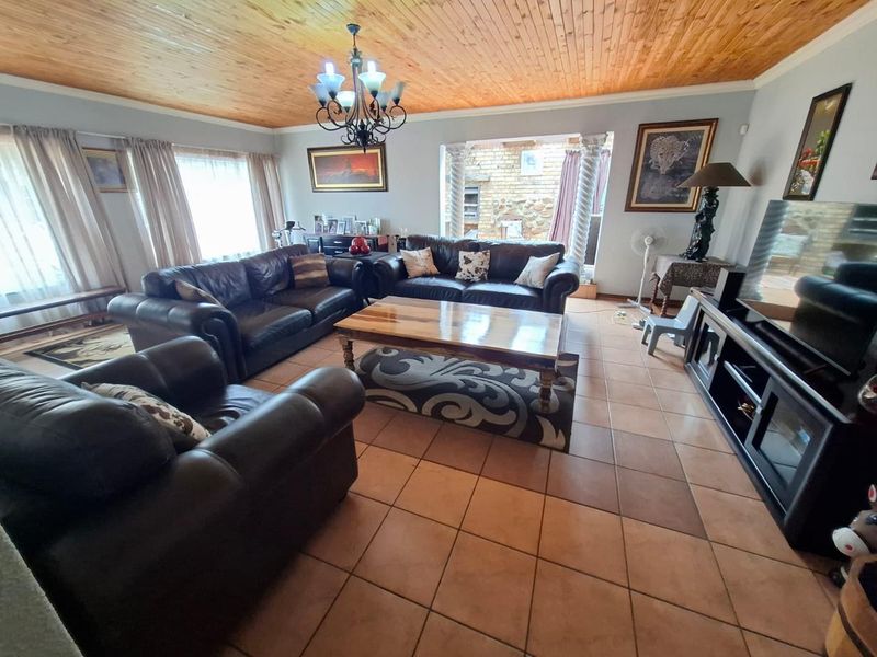Comfortable Family Living with Great Entertainment Space - Photo 7