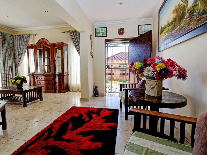 Space, Style & Security — Your Forever Home in Honeydew Ridge Awaits! - Photo 5