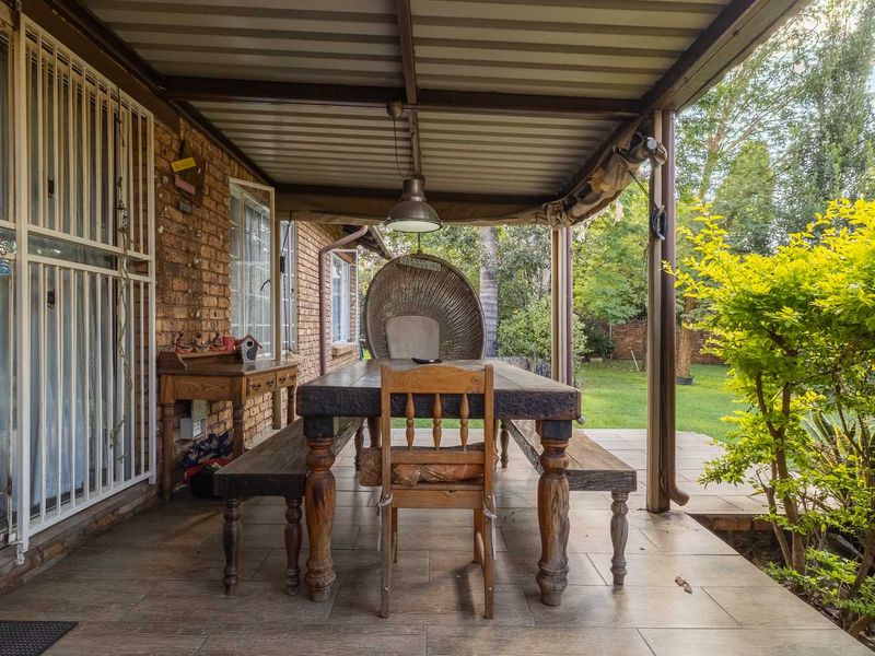 Spacious three bedroom simplex - large garden - Security complex - Equestria - Photo 2