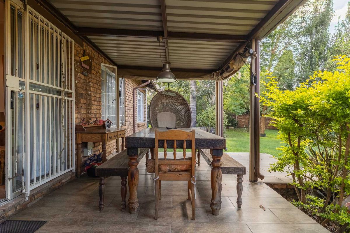 Spacious three bedroom simplex - large garden - Security complex - Equestria - Photo 2