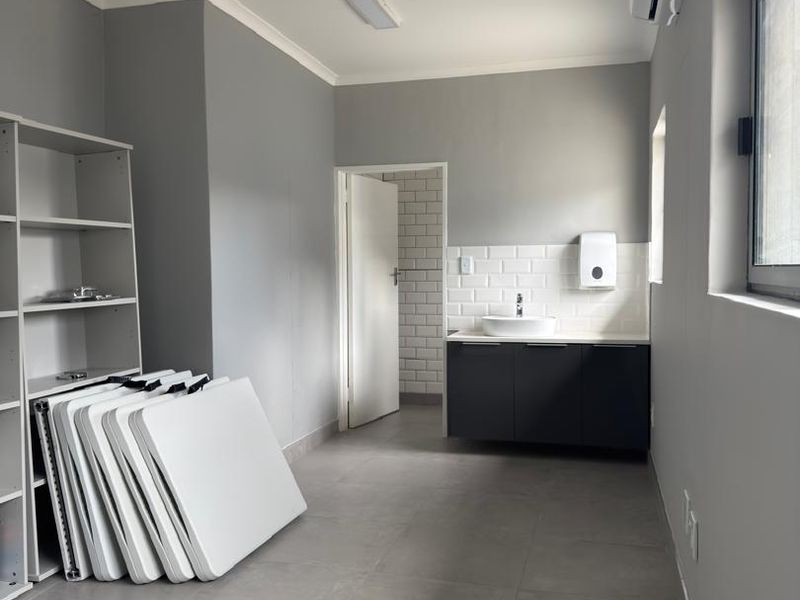 Medical Consulting Rooms To Let - Photo 8