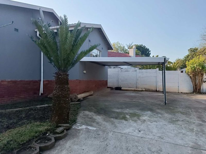 🏡 Spacious 4-Bedroom Family Home with Separate Flatlet to Rent in Lincoln Meade - Photo 4