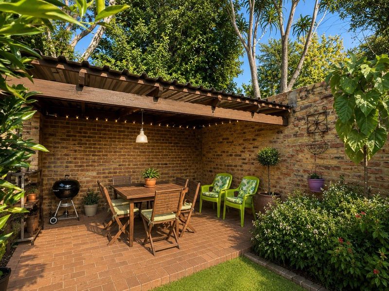 Neat 2 Bedroom Home with Entertainment Patio - Photo 5