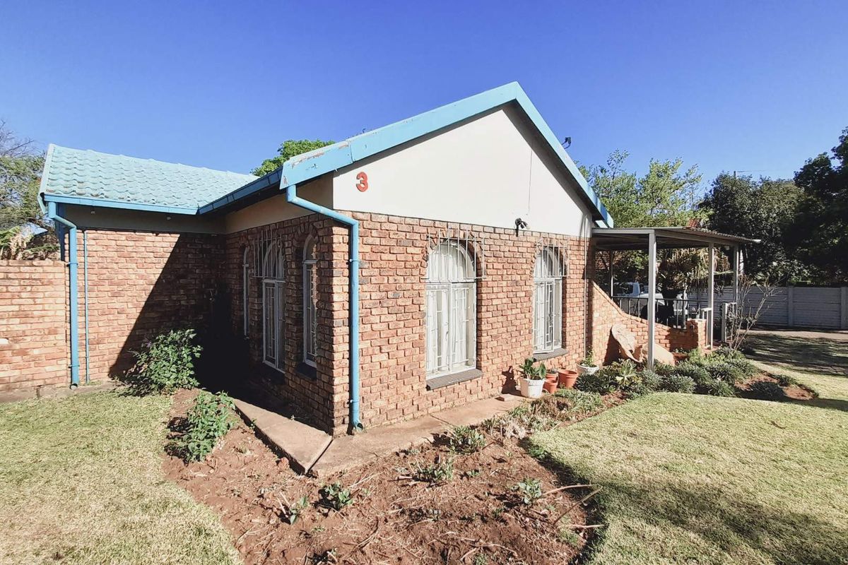 Discover Potential in Ifafi: Solid Home with Rental Opportunity - Photo 2