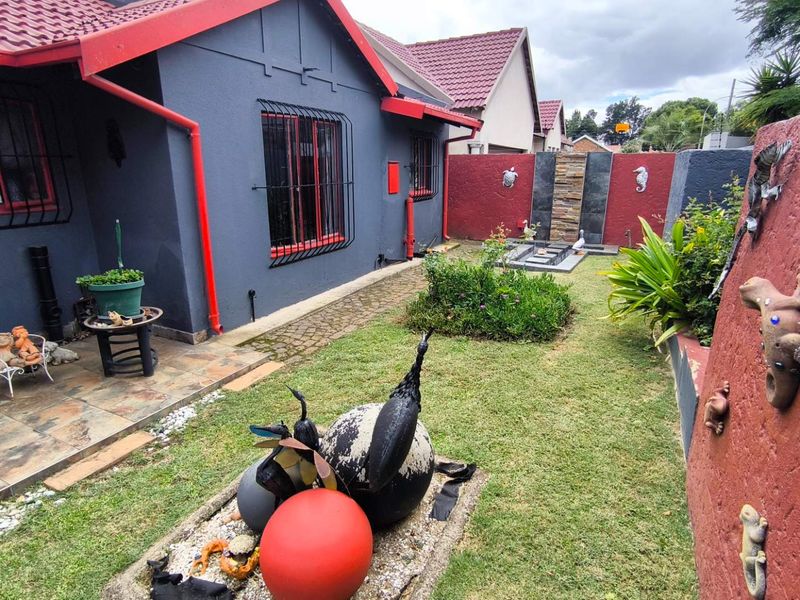 Space Galore! - Photo 2