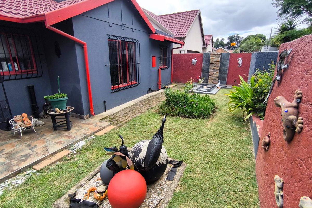 Space Galore! - Photo 2