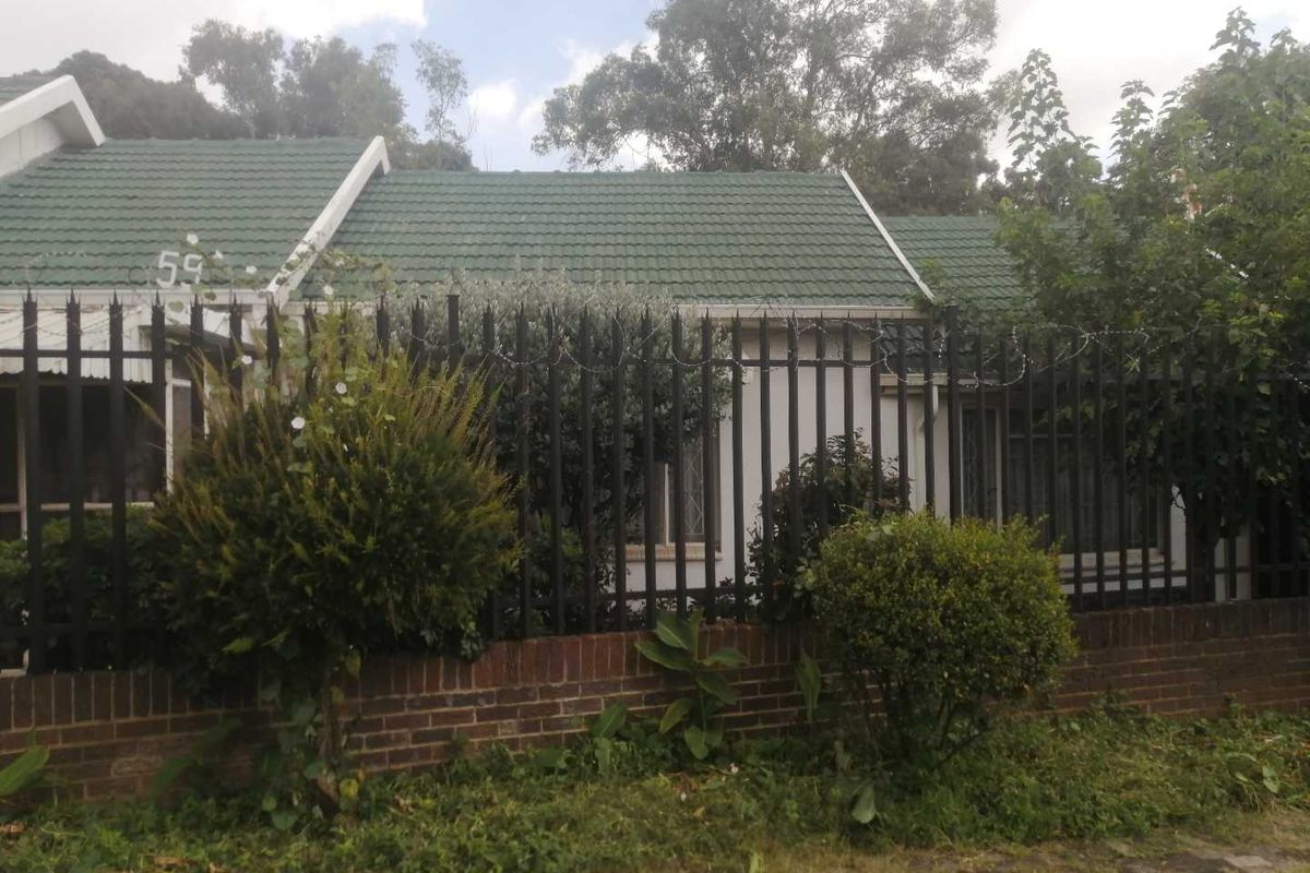 Spacious 3 bedroom House bordering The Hill - Photo 2