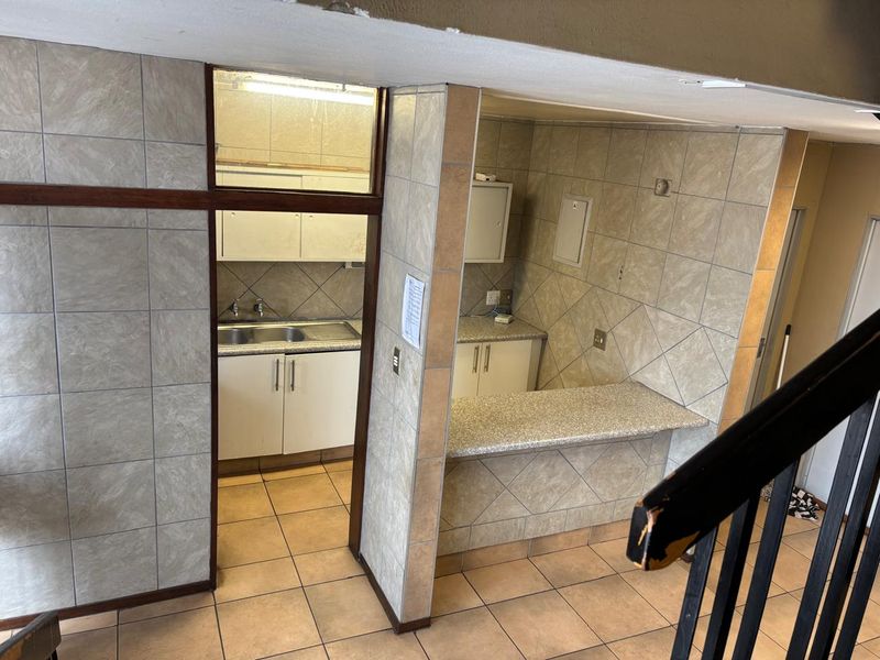 Calling all investors and big families. - Photo 2