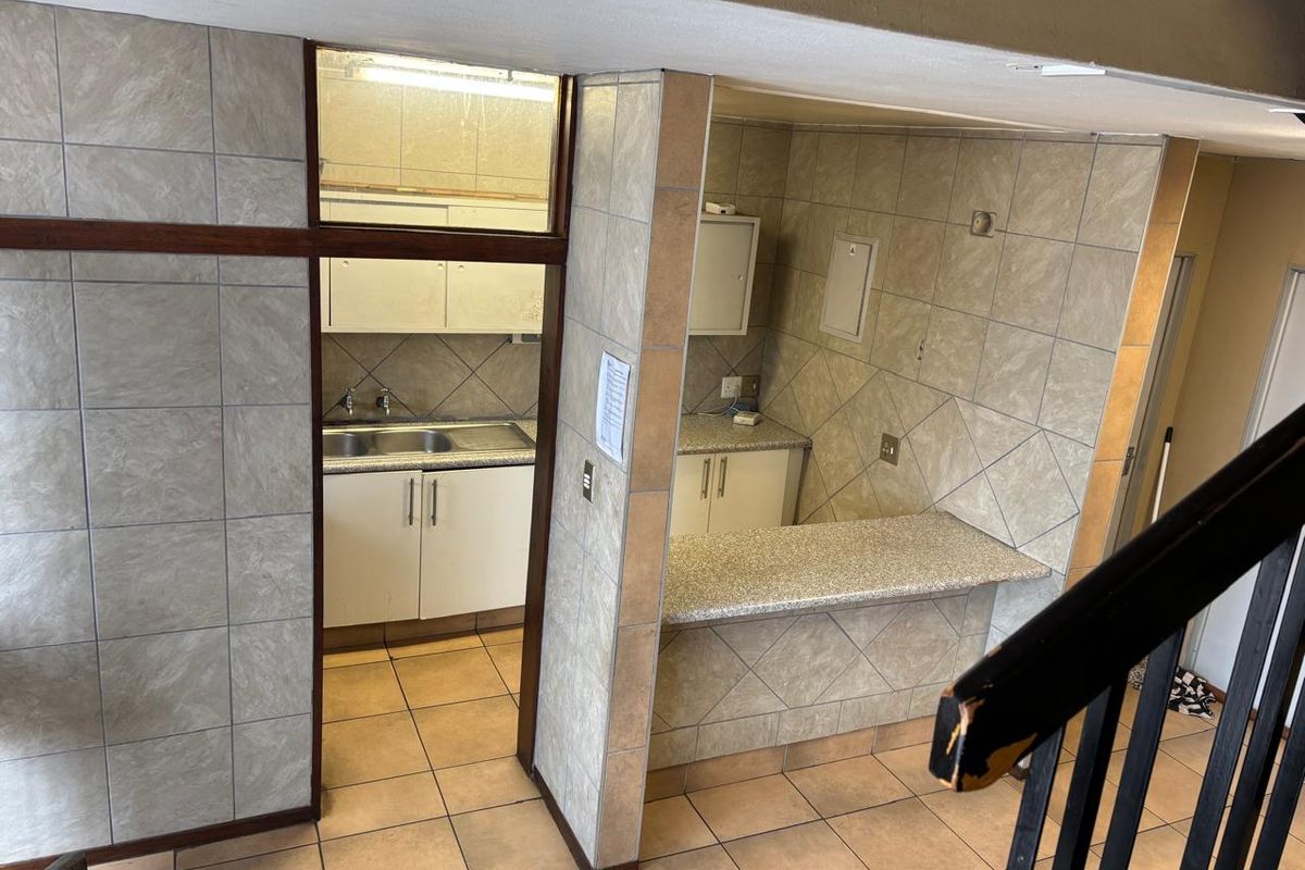 Calling all investors and big families. - Photo 2
