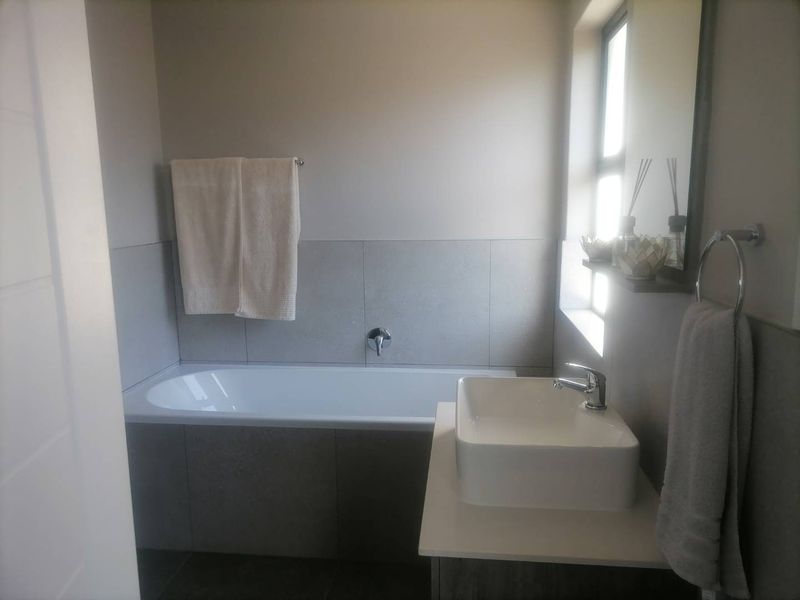 A secure residential estate - Photo 9