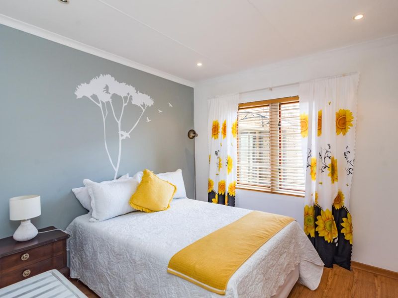 Secure, spacious family home in Ruimsig Noord - Photo 5