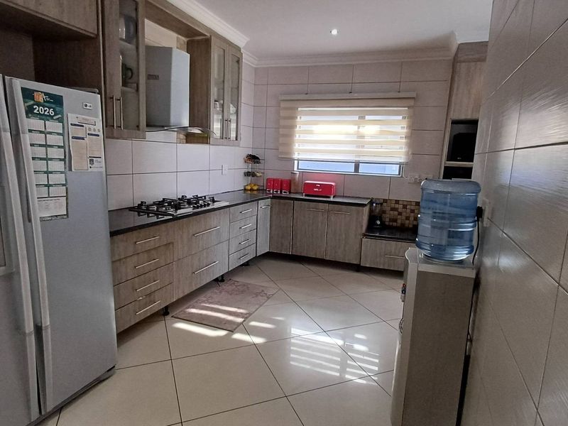 Estate Living - Photo 8