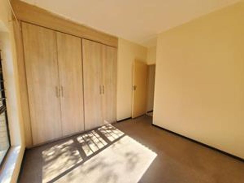 Experience the best of both Worlds: tranquility and access! - Photo 8