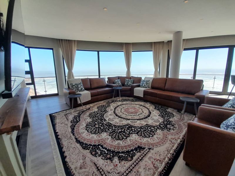 SOPHISTICATED LUXURY PENTHOUSE WITH UNINTERRUPTED OCEAN VIEWS - Photo 3