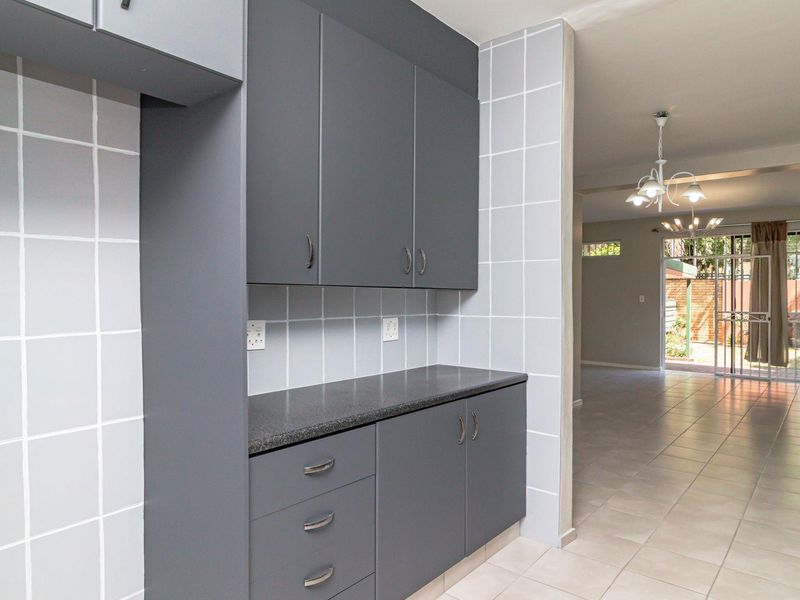 Spacious Duplex: Perfect Blend of Style and Functionality! - Photo 5