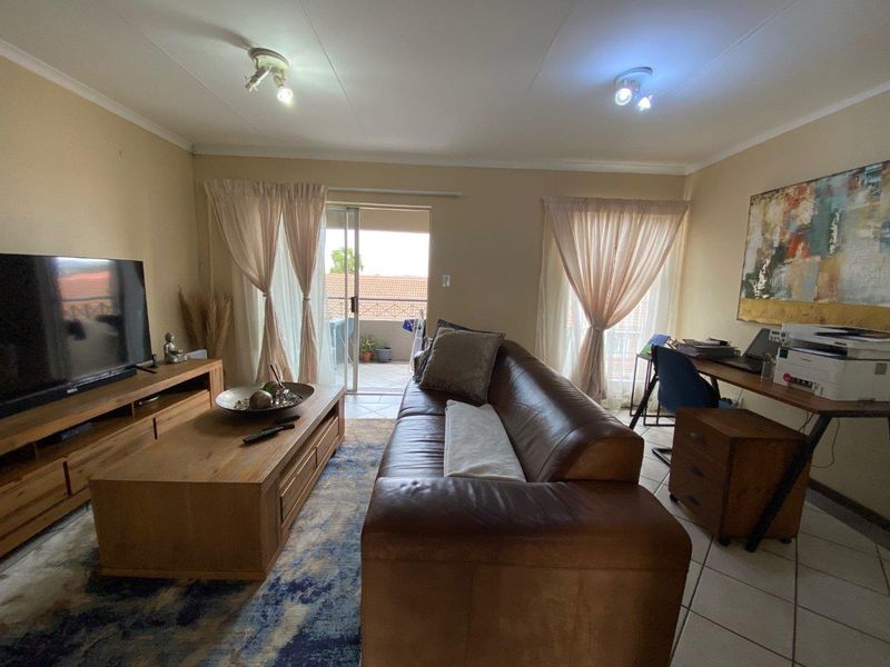 Charming Top-Stack Unit with Stunning Views! - Photo 6