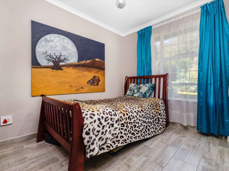 A LIGHT AND BRIGHT 2 BEDROOM, 1 BATH SIMPLEX UNIT- SOUNDS LIKE A FANTASTIC FIND! - Photo 9