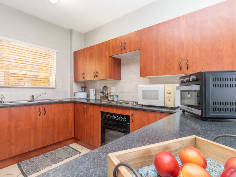 Charming Ground Floor Unit in Prime Honeypark Location - Photo 7