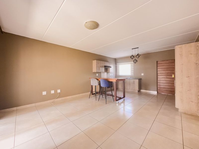 2 Bedroom Duplex With A Private Garden - Photo 2