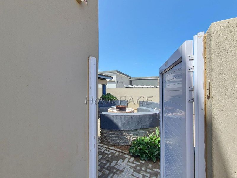 Ext 10, Henties Bay:  4 Bedr Family home in Established area is for Sale - Photo 4