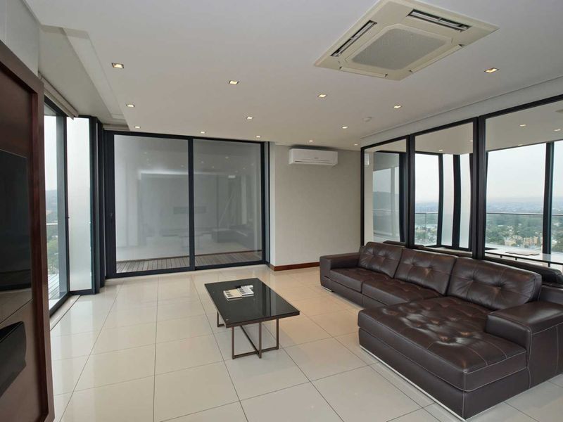 SKY HIGH SOPHISTICATION. Penthouse Living above it all - Photo 5