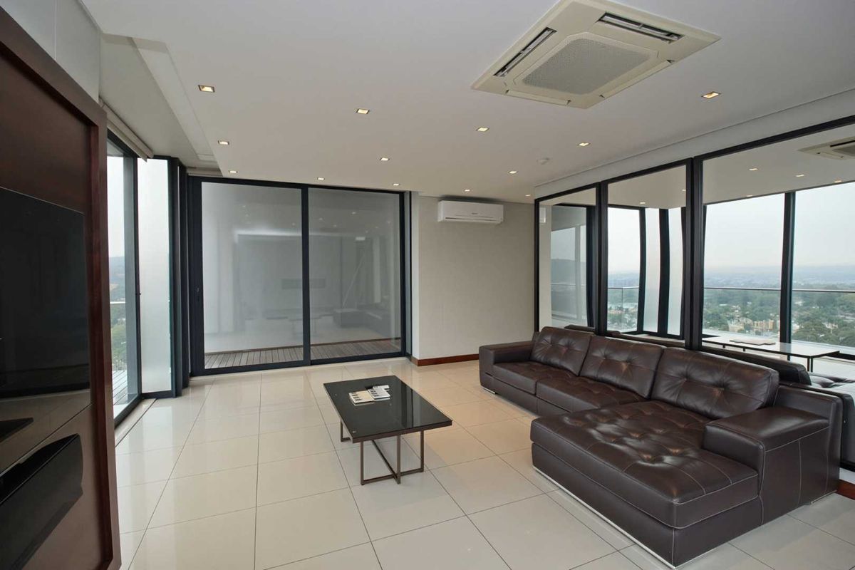 SKY HIGH SOPHISTICATION. Penthouse Living above it all - Photo 5