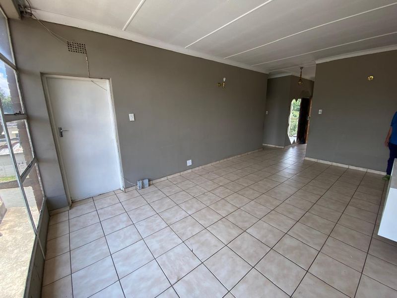 Cozy 2-bedroom spacious apartment for sale in Florida Lake - Photo 8