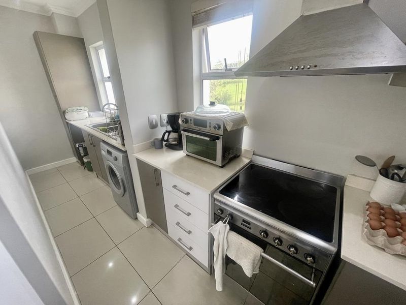 Hendra - Spacious Family Townhouse to Rent in Secure Kindlewood Estate - Photo 7