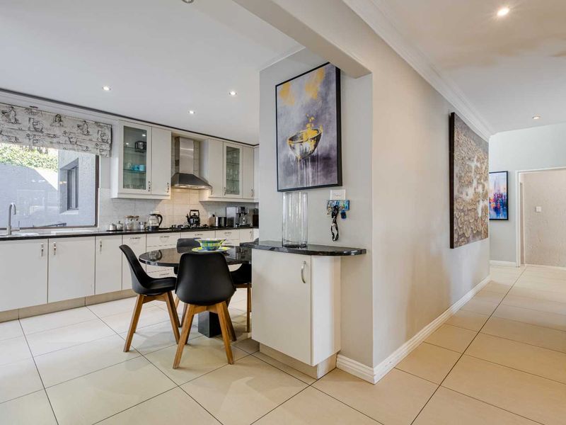 4 BEDROOM HOUSE FOR SALE IN FOURWAYS GARDENS - Photo 9