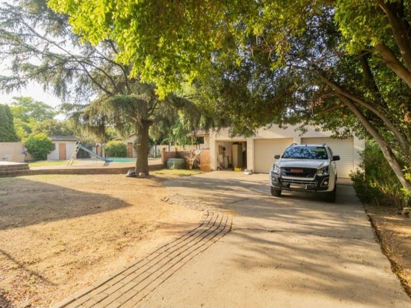5 Bedroom House For Sale - Photo 5