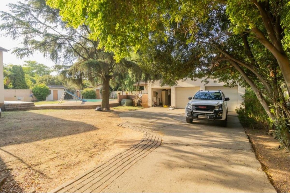 5 Bedroom House For Sale - Photo 5