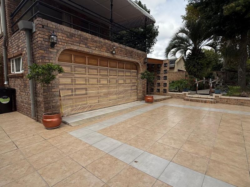 Discover your dream home in the heart of Bloubosrand - Photo 2