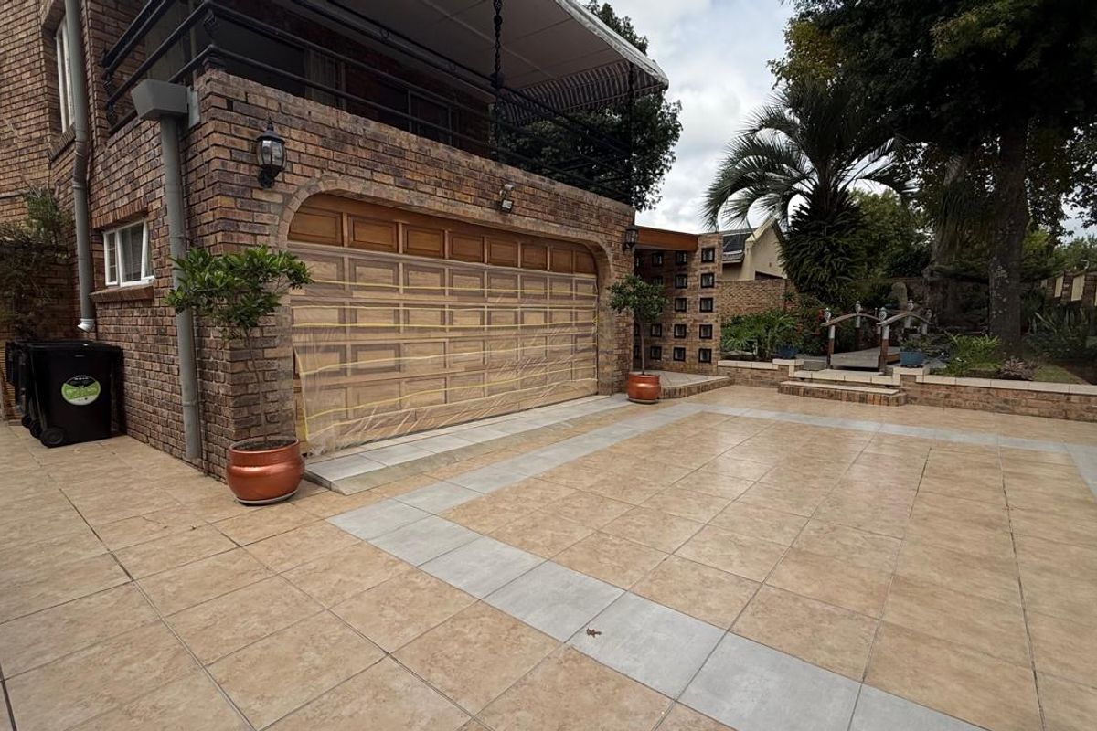 Discover your dream home in the heart of Bloubosrand - Photo 2