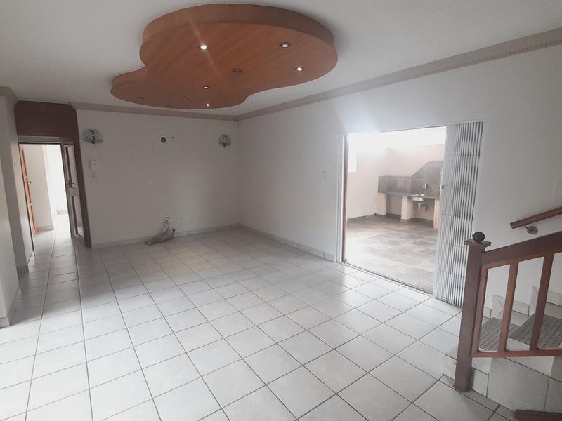 "Exclusive Birdwood Home with Gourmet Kitchen and Entertaining Spaces!" - Photo 6