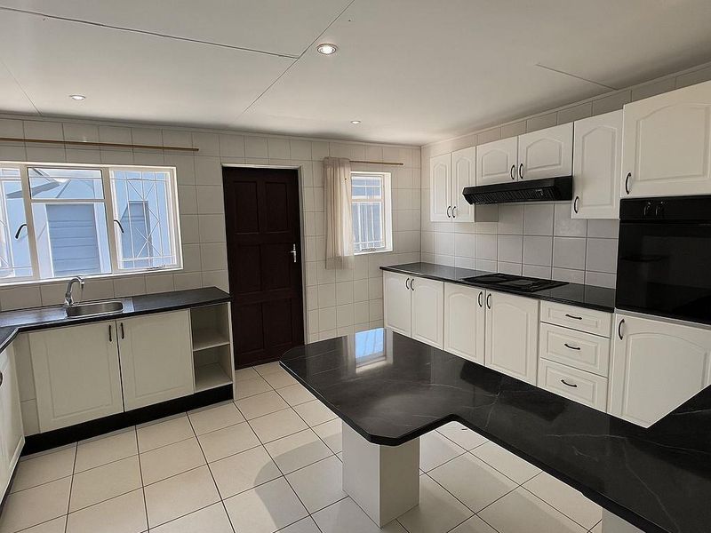 Safe Family Home - Photo 7