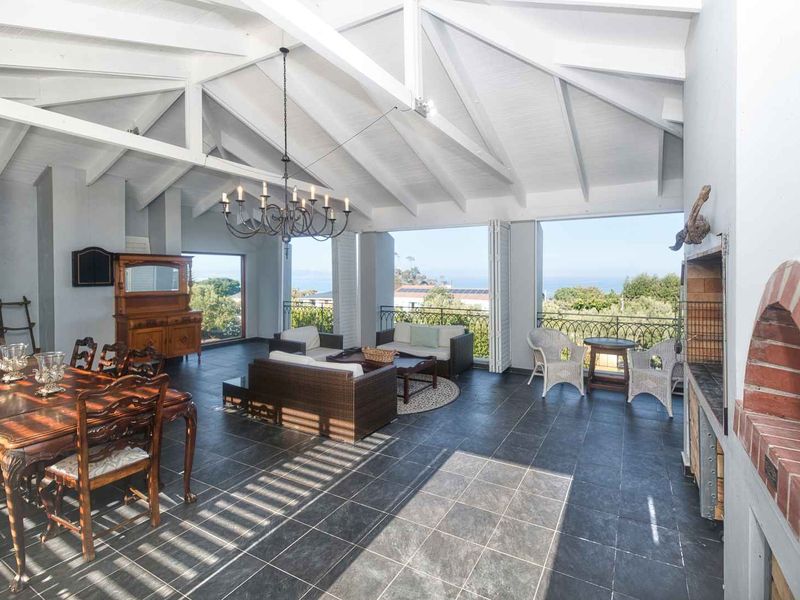 LARGE RESIDENTIAL HOME IN HERMANUS - Photo 8