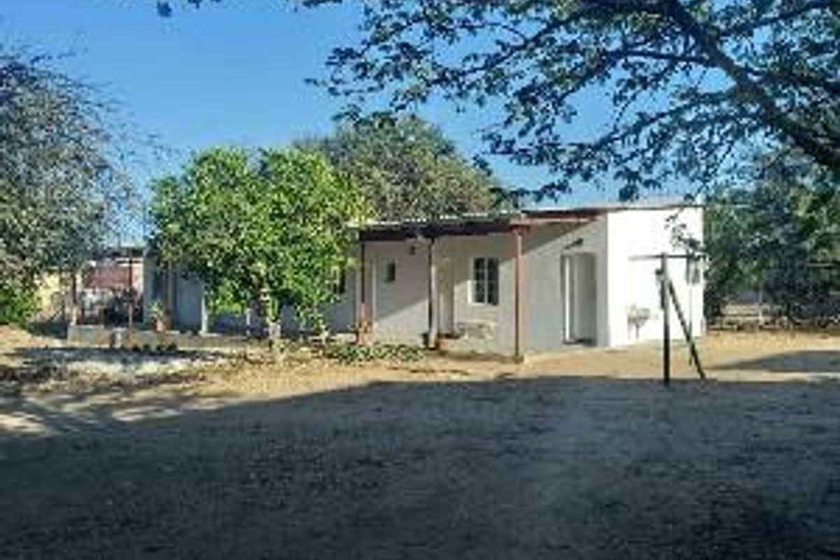 Versatile Property in Omaruru - Photo 2