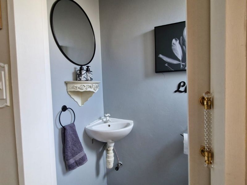 Modern Redruth 2-Bed: Spacious, Secure, & Transfer Duty Free - Photo 4