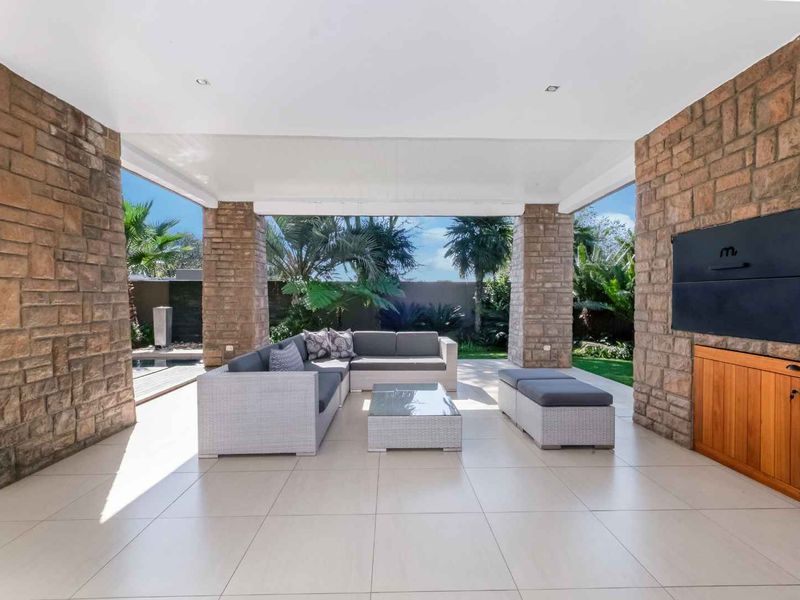 A PRIZED PROPERTY READY FOR ITS NEXT OWNERS BOASTS A FLEXIBLE LAYOUT AND IS TASTEFULLY DESIGNED WITH CAPTIVATING DETAIL - Photo 10