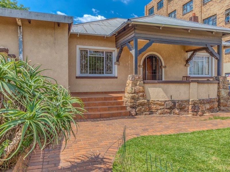 Investment, 3 Bedroom, 2 Bath - Photo 3