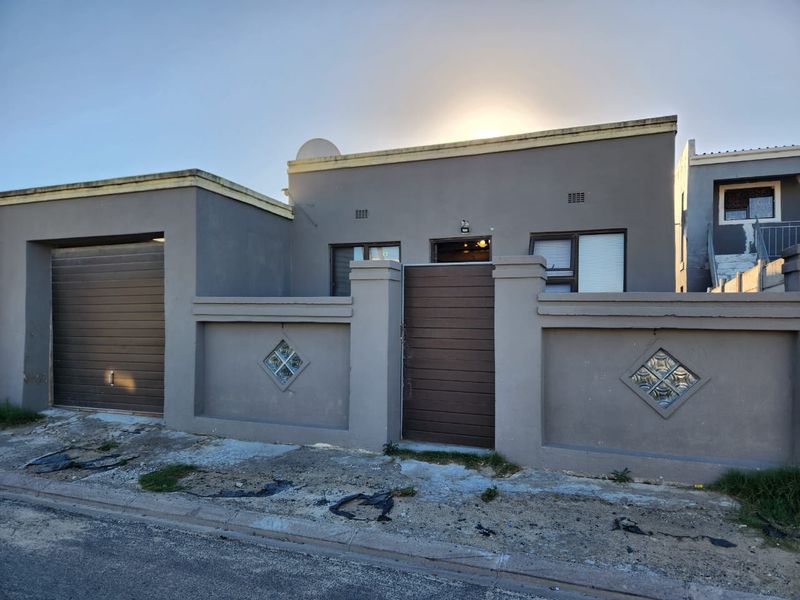 Charming 2 Bedroom House for Sale in Makhaza - Photo 3