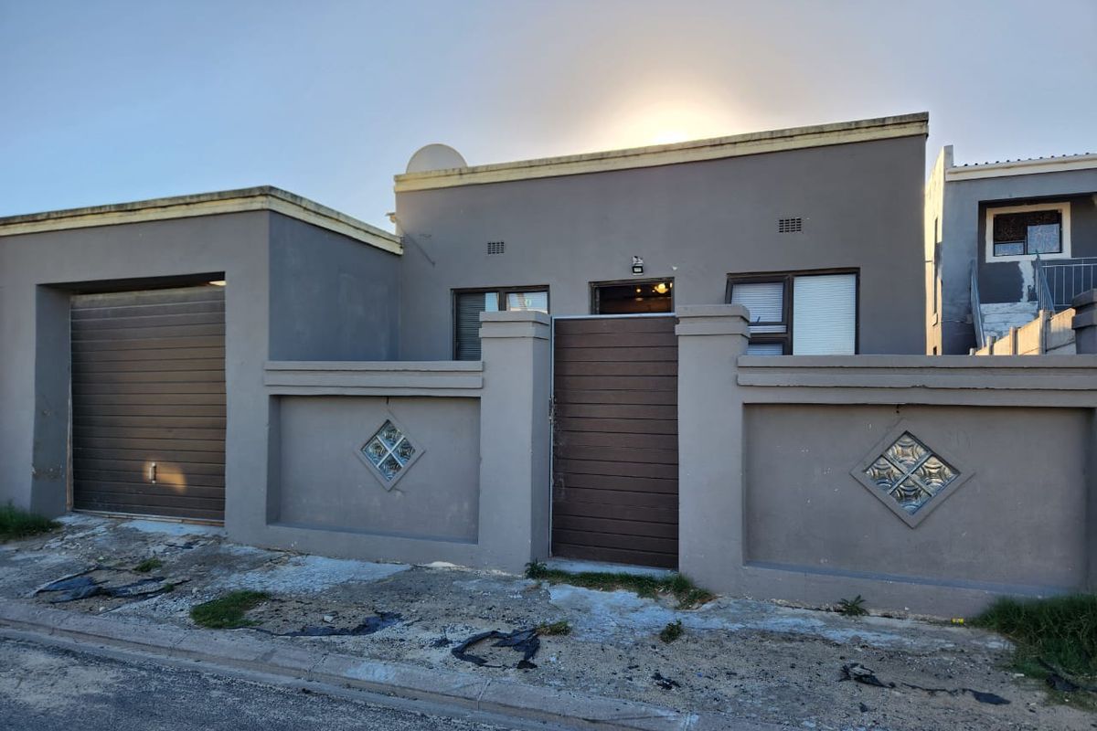 Charming 2 Bedroom House for Sale in Makhaza - Photo 3